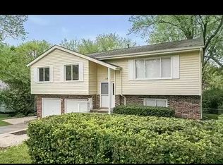 103 Meadow Ln, Oakwood Hills, IL 60013