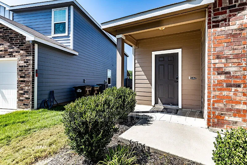 3 bed, 2.0 bath, 1393 sqft, $1,700 — Photo 4