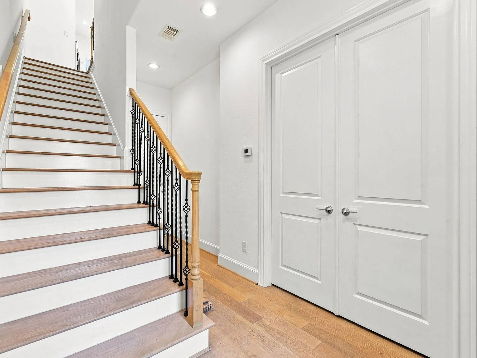 3 bed, 3.5 bath, 2106 sqft, $2,645 — Photo 4