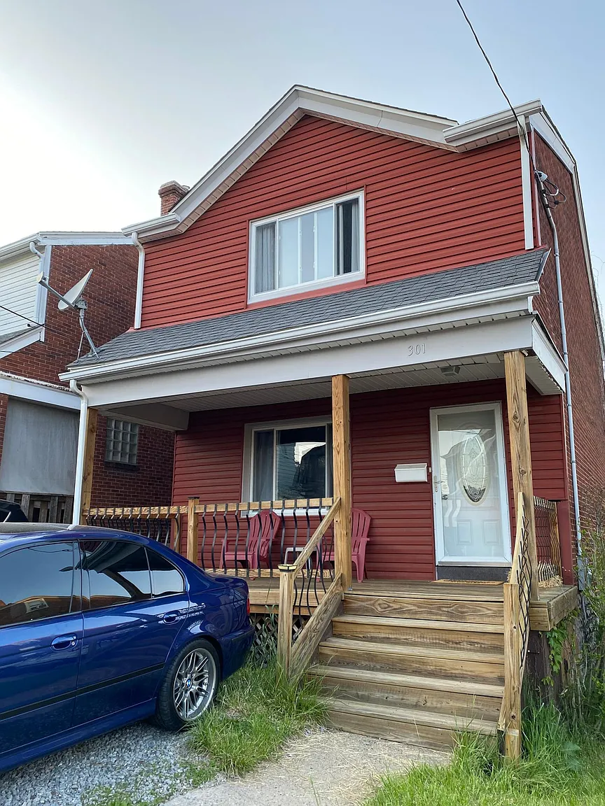 301 Smith Way photo 1