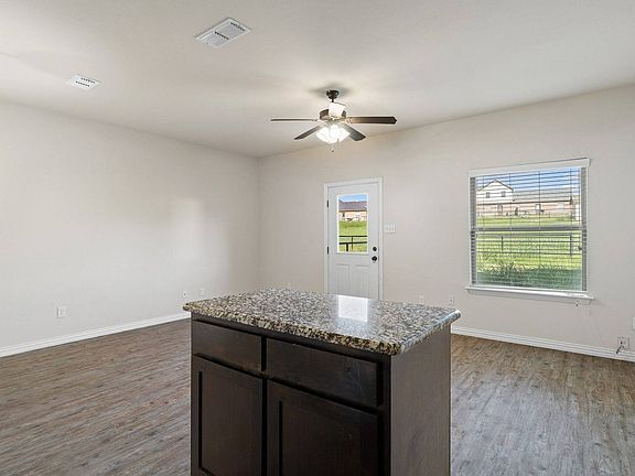 Open Concept Livingroom & Kitchen