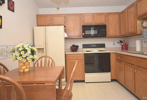 3rd image of 921 Hanna Place Ct APT A