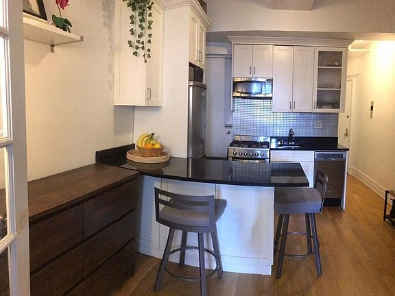 3rd image of 118 W 72nd St APT 501