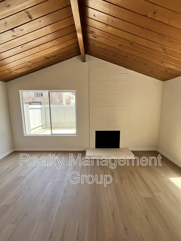 1 bed, 1.0 bath, 561 sqft, $1,775 — Photo 2