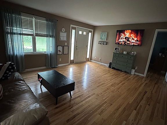 5th image of 384 Center St