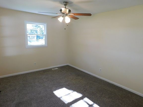 2nd image of 352 Shoals St