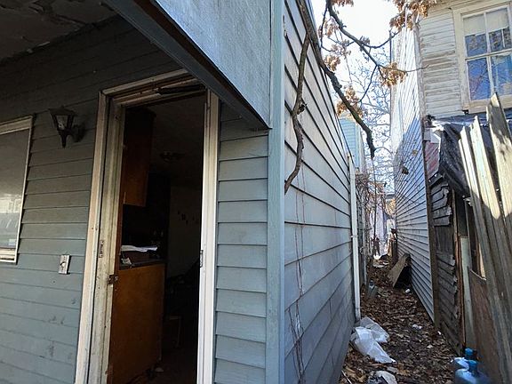 5th image of 104 Fulton St