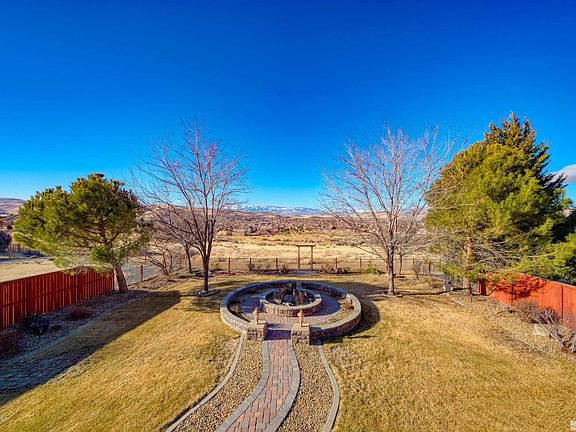 5th image of 3810 Desert Fox Dr