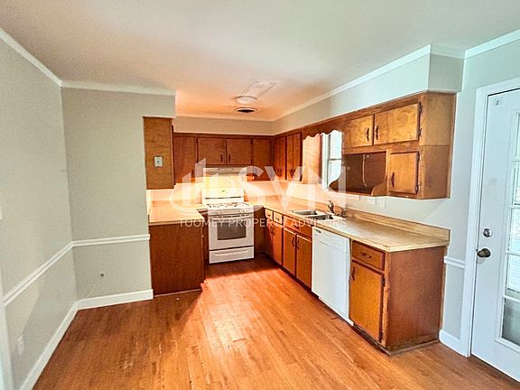 2nd image of 1215 Oak Lane Cir N