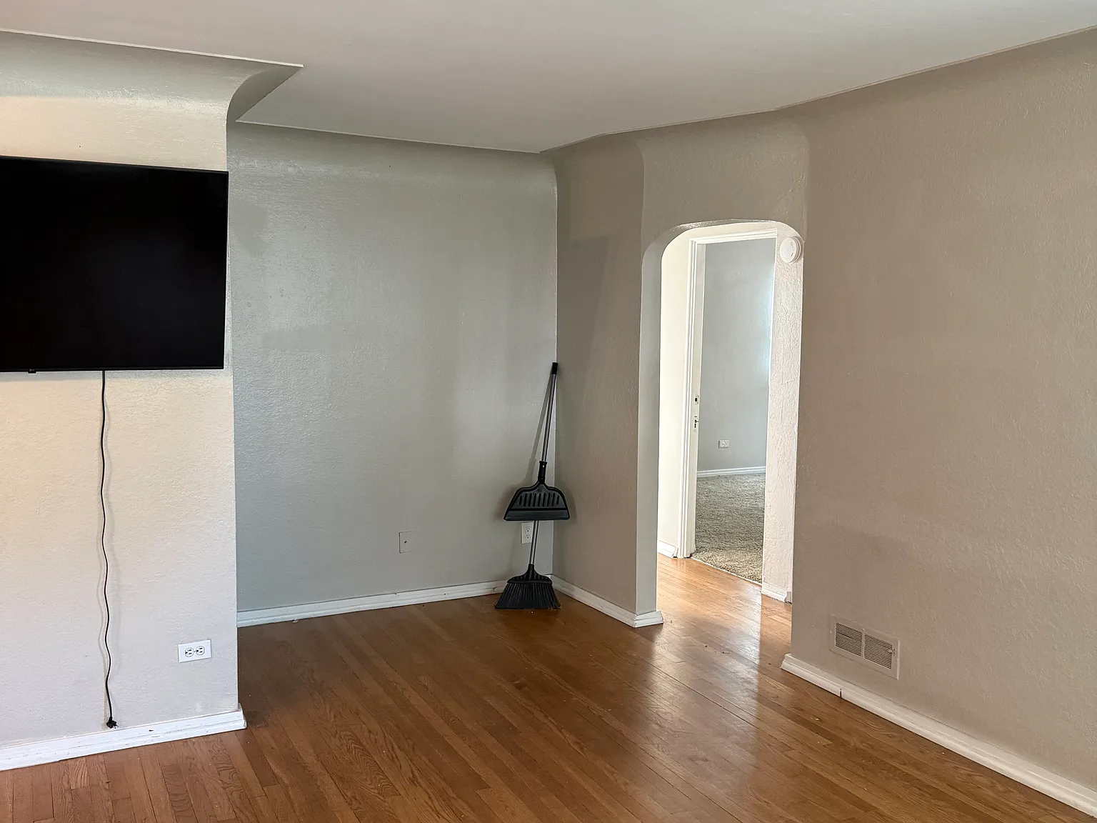 2301 S Franklin St — Photo 1