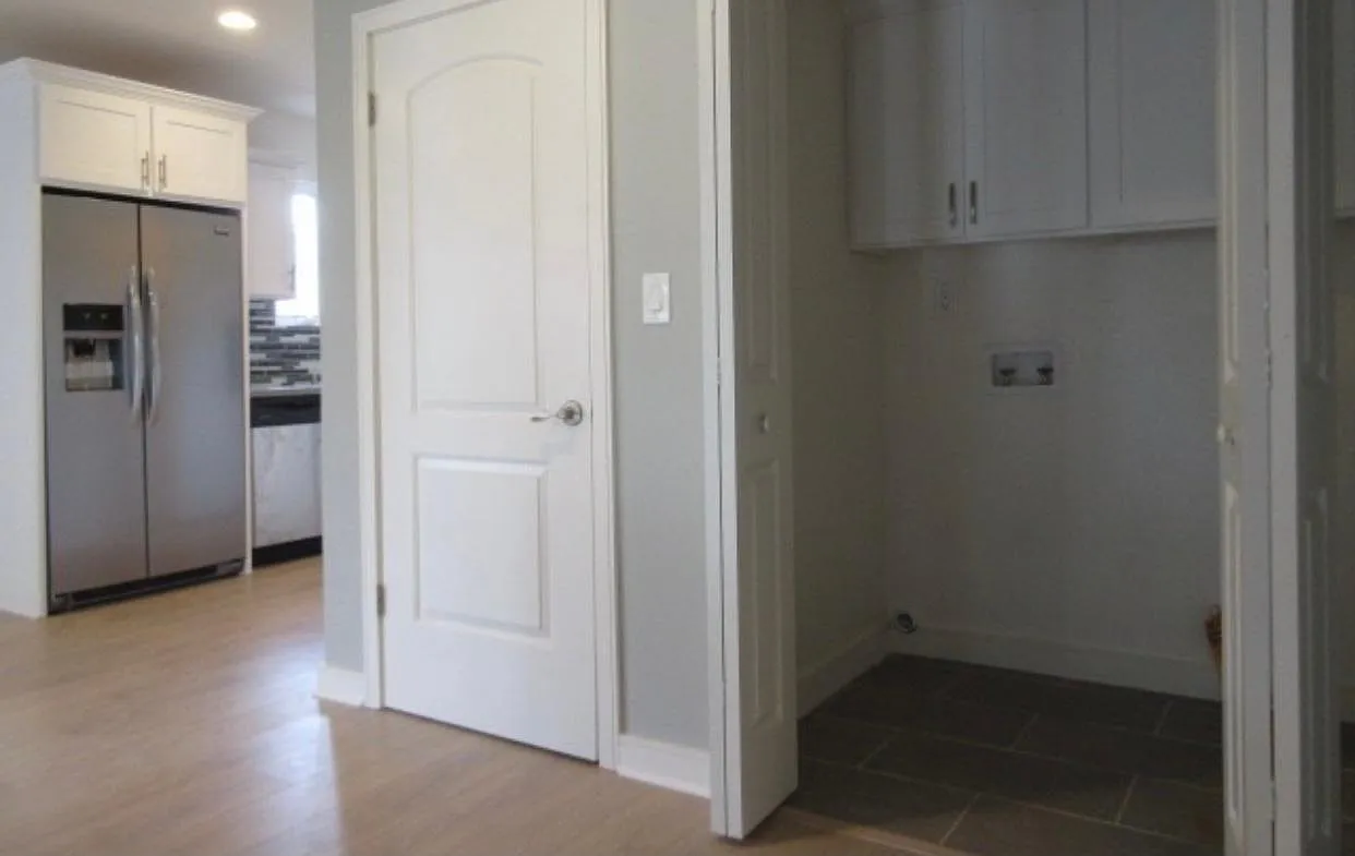 625 N Mariposa Ave — Photo 4