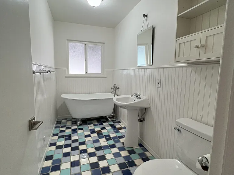 135 Glencrest Ln — Photo 5