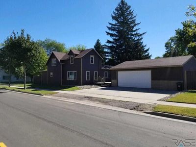 105 E 2nd St, Hartford, SD, 57033