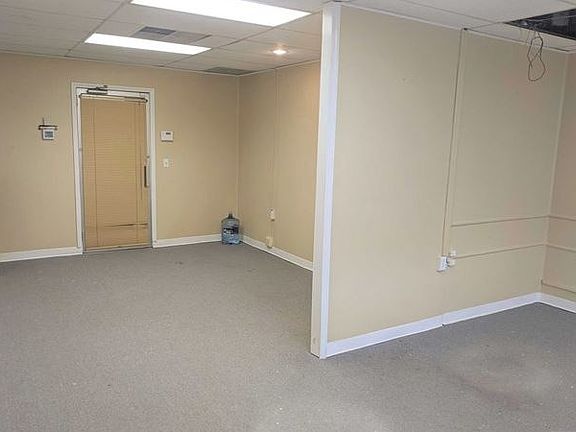 2nd image of 510-516 Bloomfield Ave Office 1