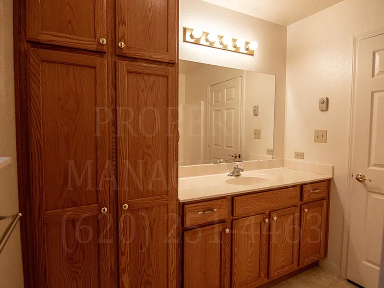 813 Shawnee St — Photo 32
