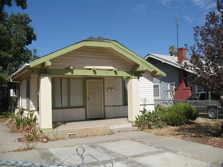 2nd image of 1117 N Roosevelt Ave