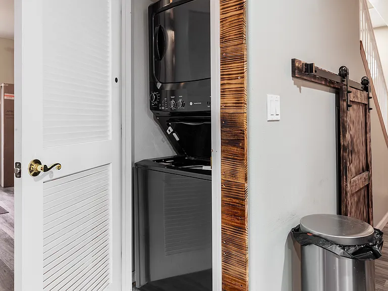 1439 Ross St — Photo 15