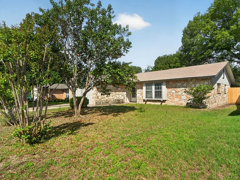 4659 Wetz Dr — Photo 2