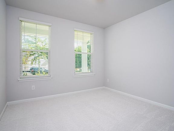 5th image of 31 Riverrock Trce