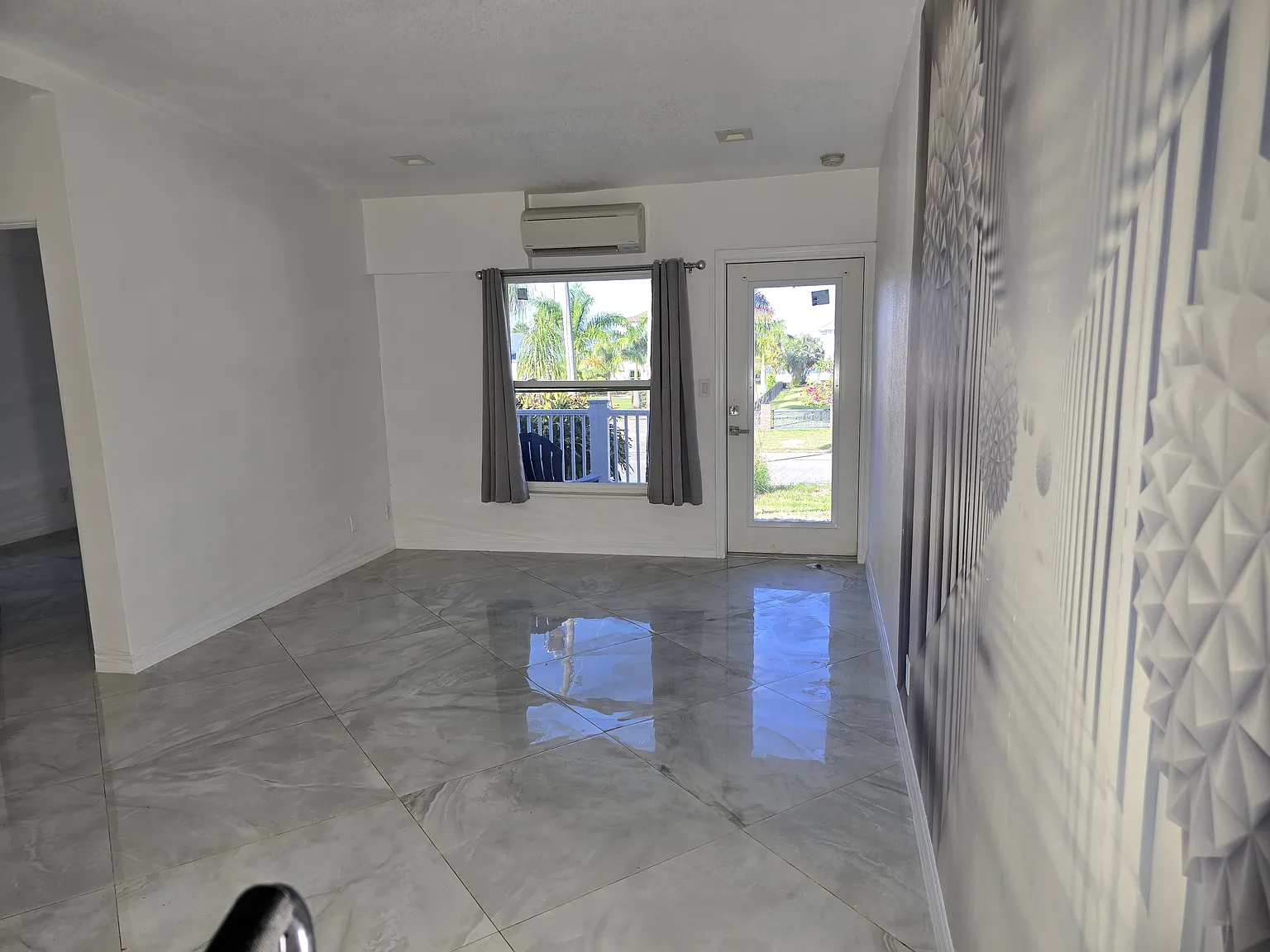 2 bed, 1200 sqft, $2,100 — Photo 4