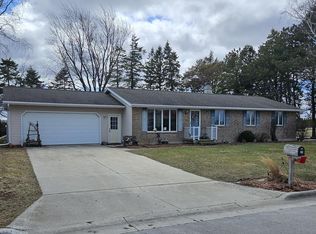 35 Villa Hgts Ct, Algoma, WI 54201