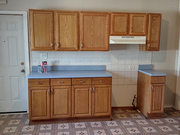 3rd image of 5716 Hosmer Ave