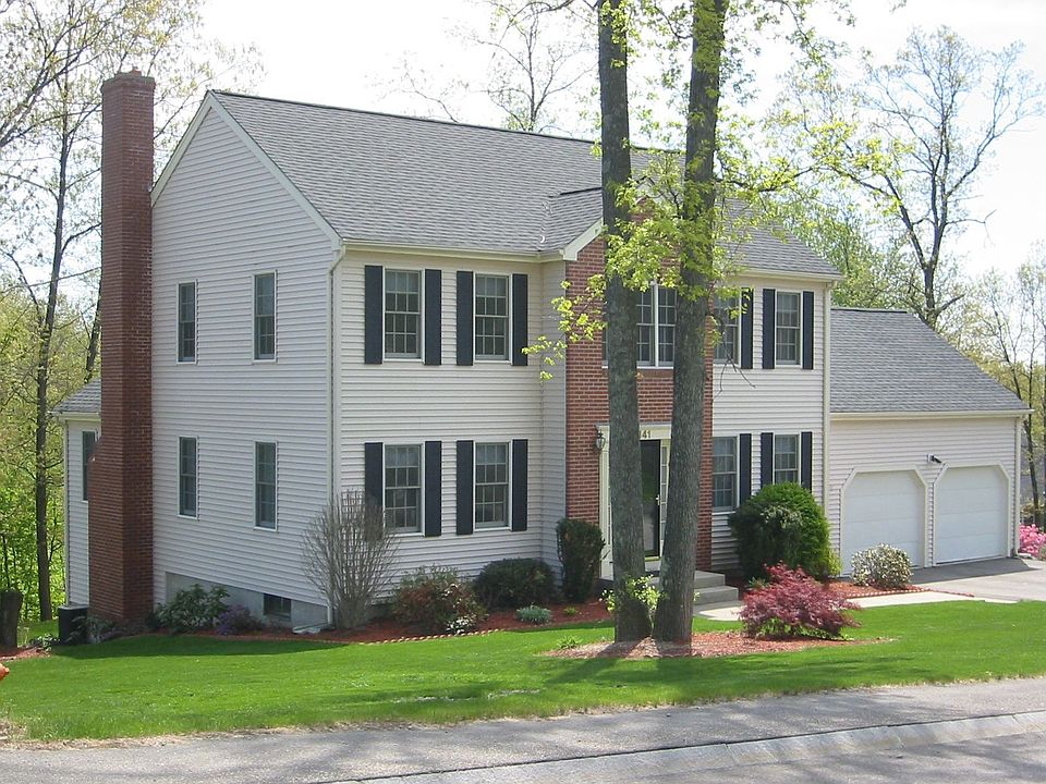 Sensational colonial w/ 2 car attached garage