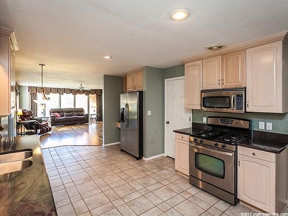5th image of 2945 E Willow Creek Dr