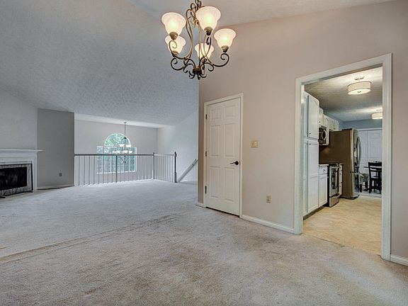 3rd image of 9932 Sierra Vista Ln