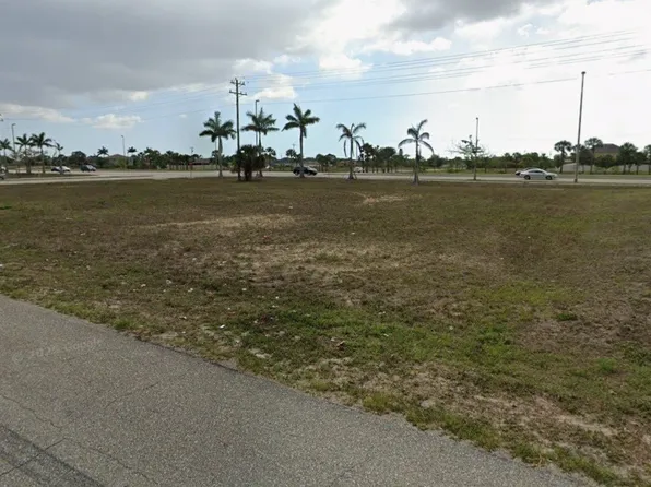 2008 NE 16th Pl, Cape Coral, FL 33909