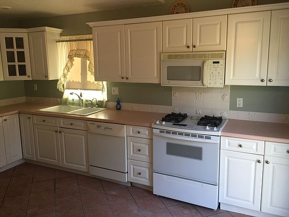 5th image of 100 Marion Ave