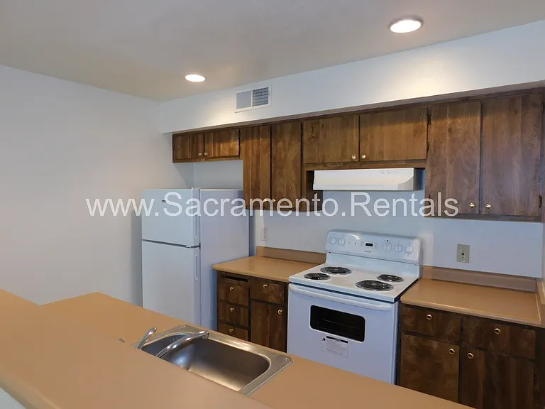 750 Del Verde Cir #2 — Photo 6