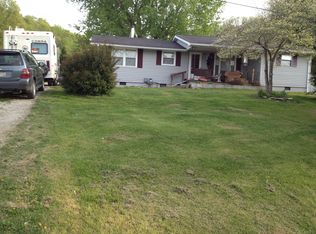 1056 Teays Ln, Hurricane, WV 25526