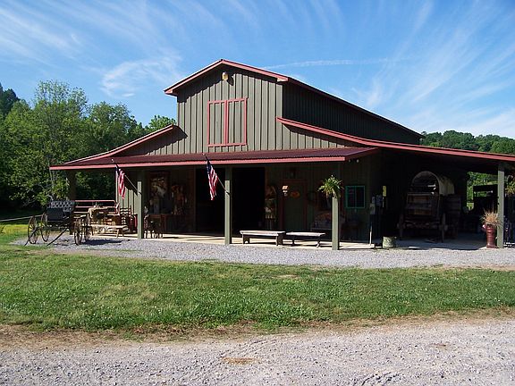 2nd image of 975 Cabin Ln