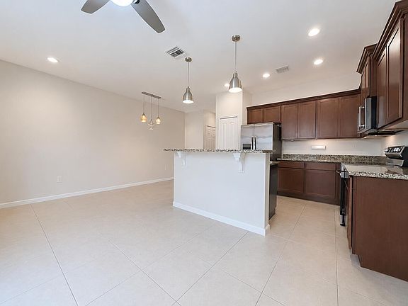 5th image of 726 SW 1st Way