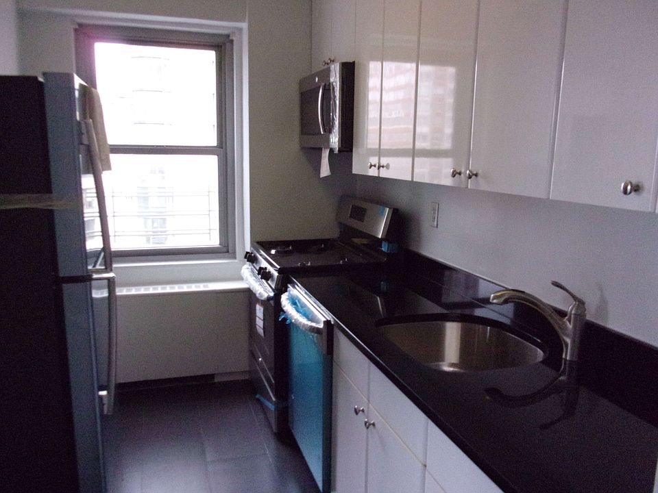 1st image of 200 E 64th St APT 14D