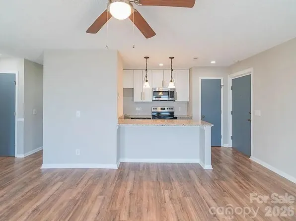 6112 Meadow Rose Ln, Charlotte, NC 28215