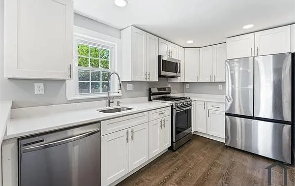 3 bed, 1200 sqft, $3,600 — Photo 1