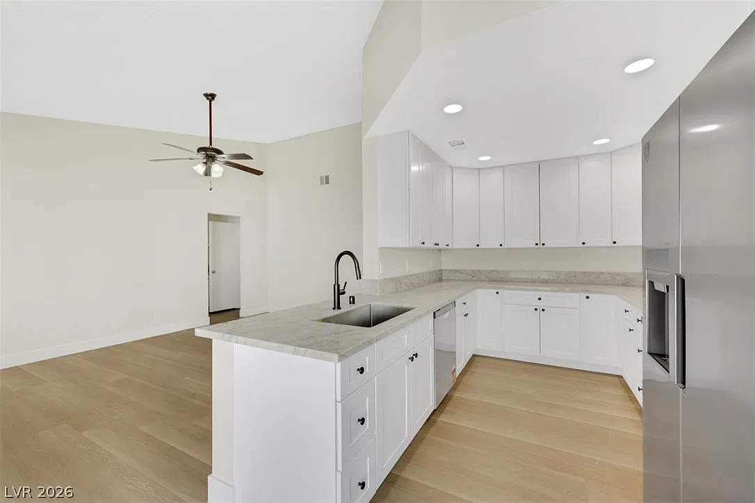 3 bed, 2.0 bath, 1154 sqft, $2,000 — Photo 2