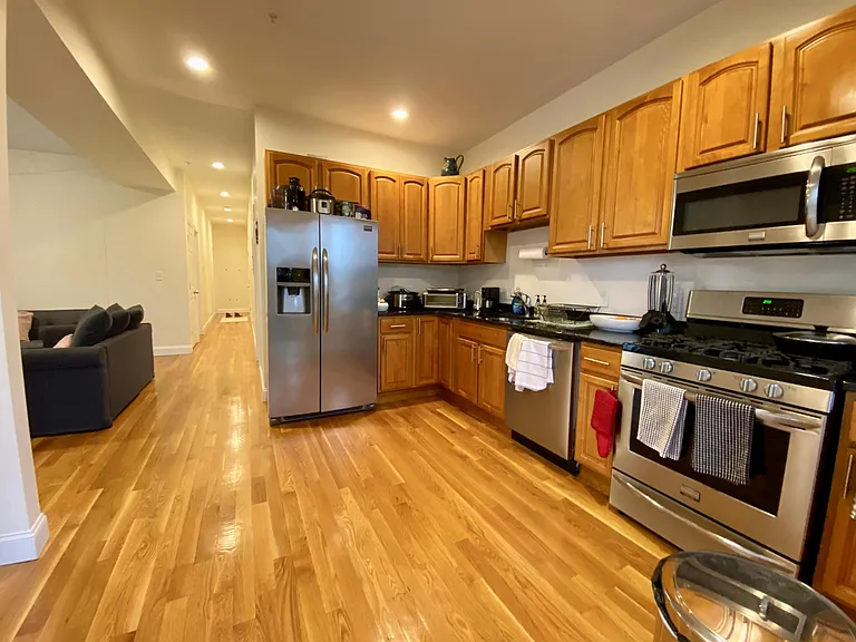 3235 Washington St #2 — Photo 2