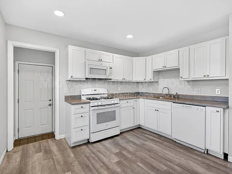 1540 Aspen Dr — Photo 2