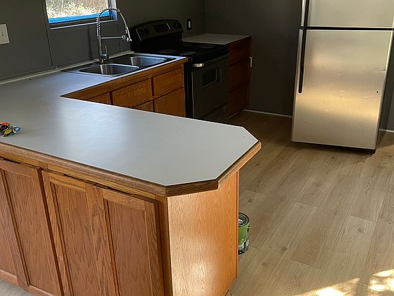 5th image of 98 Fountain Cir