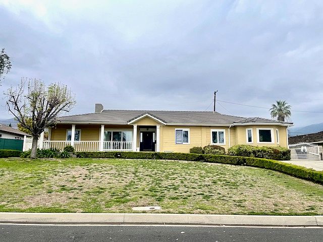 1st image of 463 Cambridge Dr