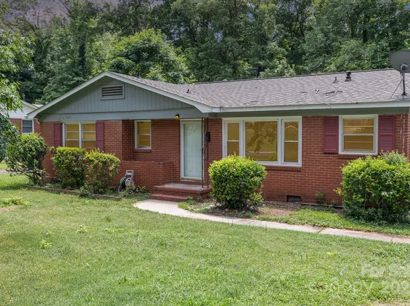 1033 Rollingwood Dr, Charlotte, NC 28217