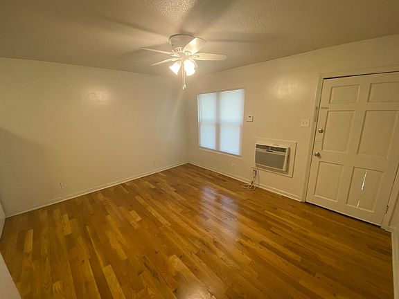 3rd image of 1212 W Chapel Hill St APT 1