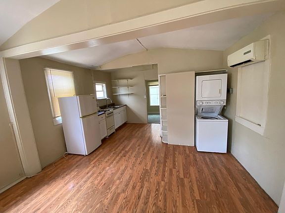 4th image of 916 E Elm St Unit B