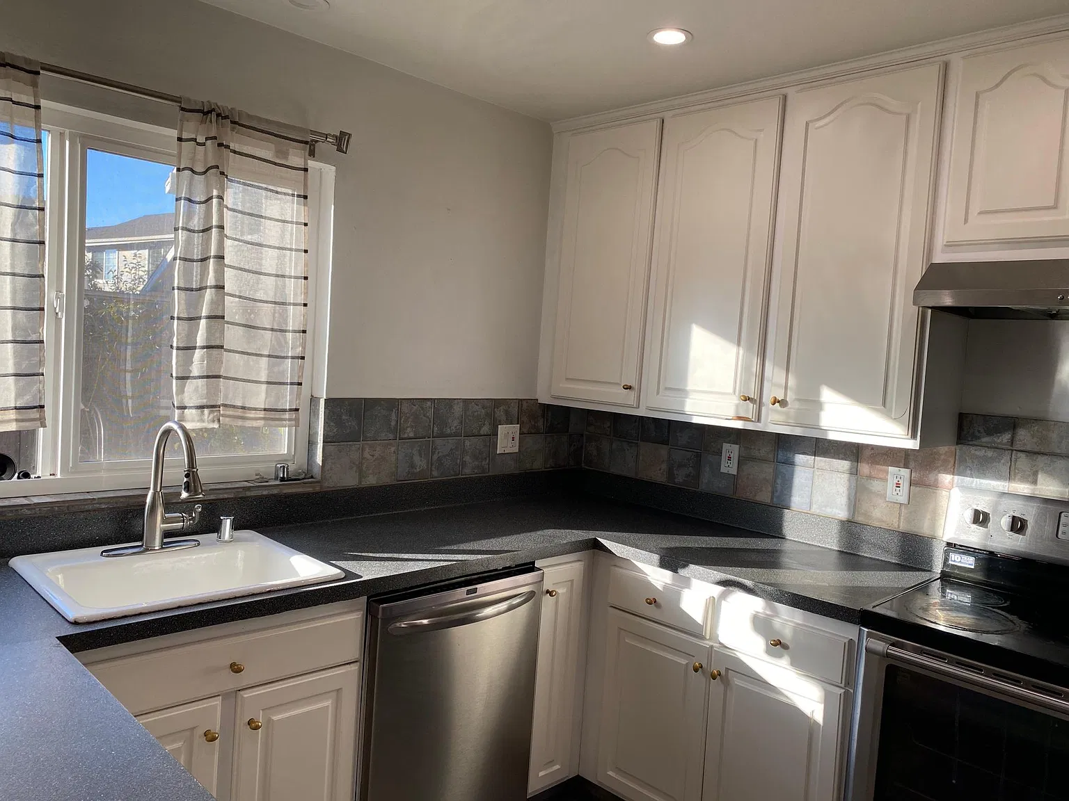 3 bed, 1460 sqft, $5,400 — Photo 4