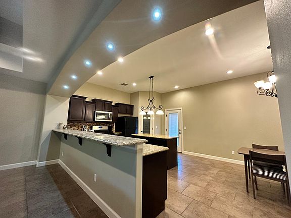 4th image of 14684 Sunny Land Ave
