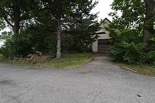 1st image of 600 E 14th St