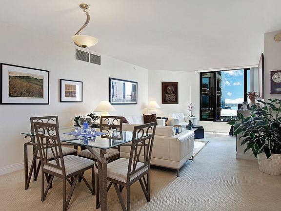 4th image of 500 W Harbor Dr Unit 1012
